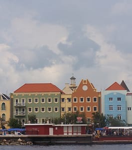 Saving-Money-while-traveling